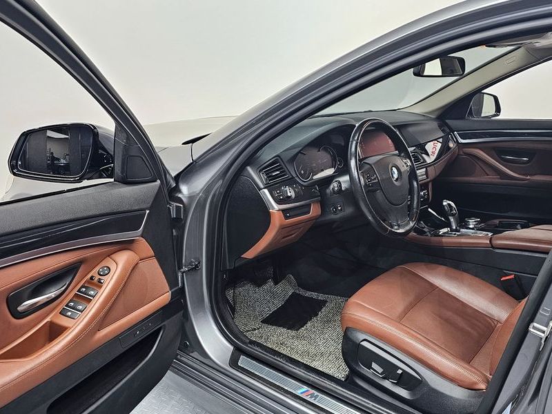 2016 BMW 5 Series 520d M Aero Dynamic photo 10
