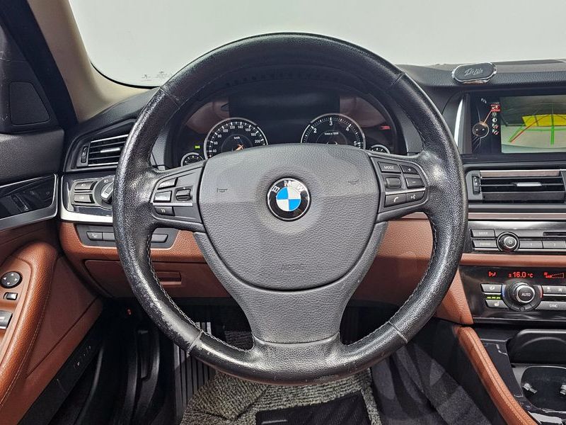 2016 BMW 5 Series 520d M Aero Dynamic photo 13