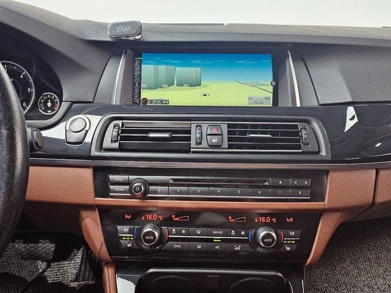 2016 BMW 5 Series 520d M Aero Dynamic photo 14