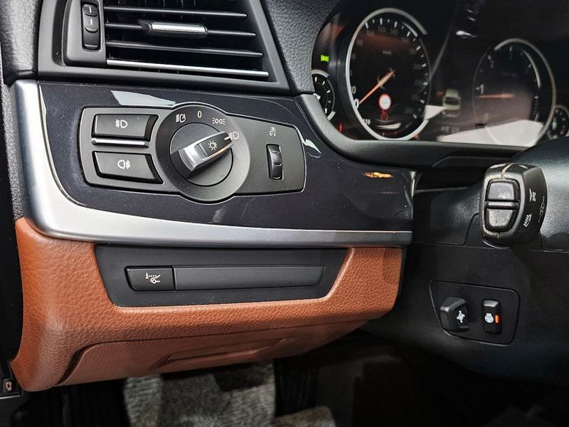 2016 BMW 5 Series 520d M Aero Dynamic photo 17