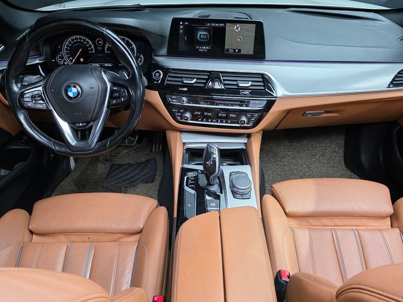 2017 BMW 5 Series 520d M Sport package photo 7