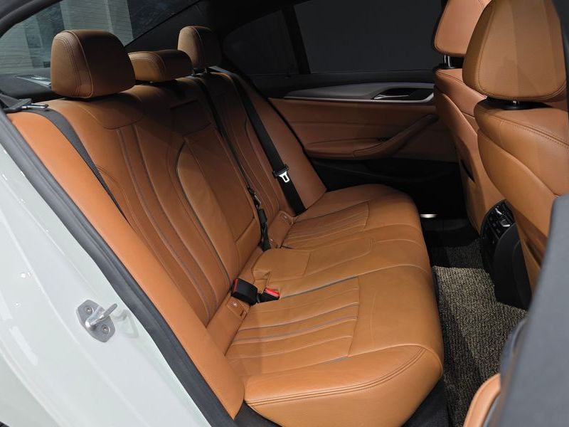 2017 BMW 5 Series 520d M Sport package photo 12