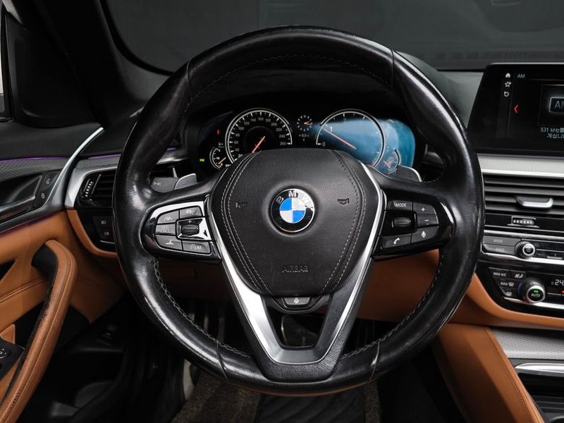 2017 BMW 5 Series 520d M Sport package photo 13