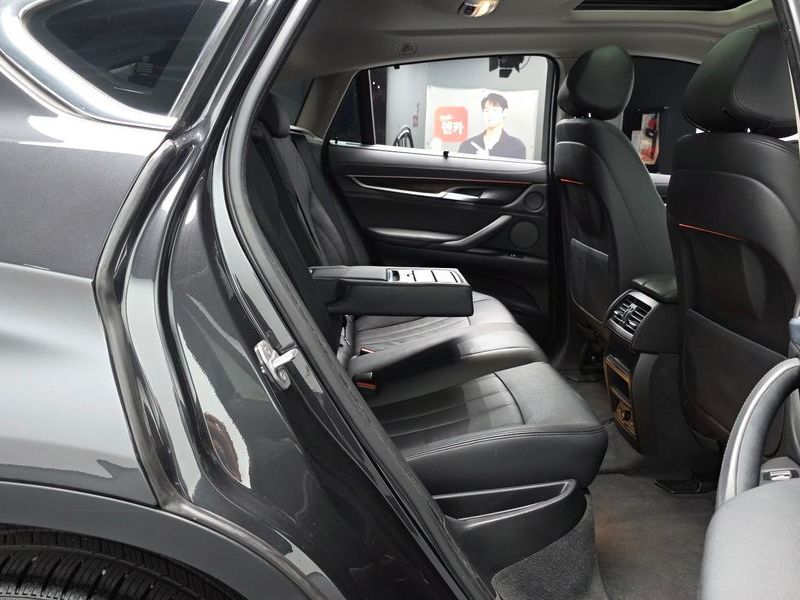 2015 BMW X6 xDrive 30d photo 11