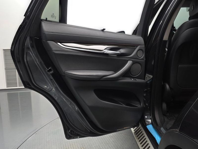 2015 BMW X6 xDrive 30d photo 25