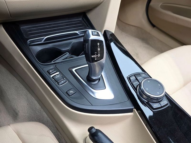 2016 BMW 3 Series 320d xDrive photo 9