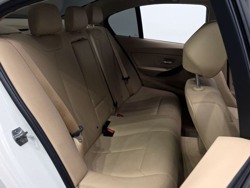 2016 BMW 3 Series 320d xDrive photo 12