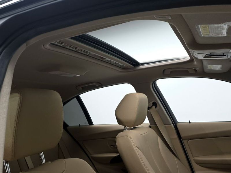 2016 BMW 3 Series 320d xDrive photo 17