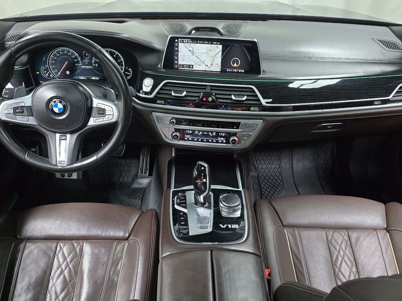 2017 BMW 7 Series M760Li xDrive photo 7