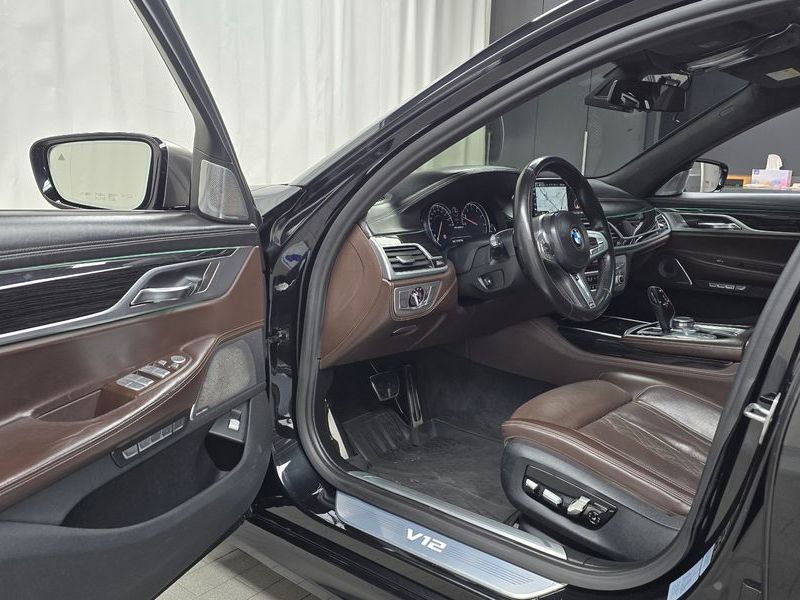 2017 BMW 7 Series M760Li xDrive photo 11