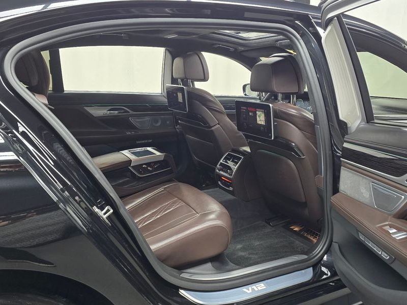 2017 BMW 7 Series M760Li xDrive photo 12