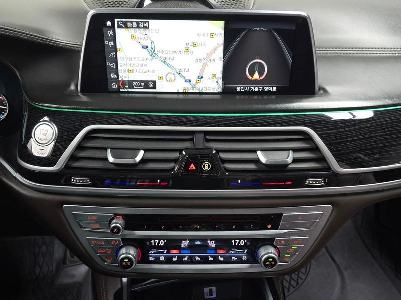 2017 BMW 7 Series M760Li xDrive photo 14