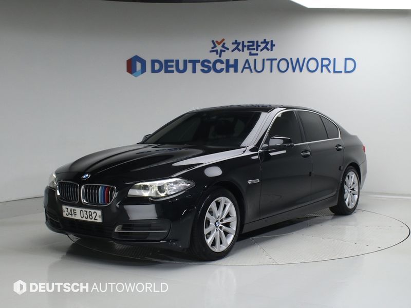 2015 BMW 5 Series 528i xDrive photo 1