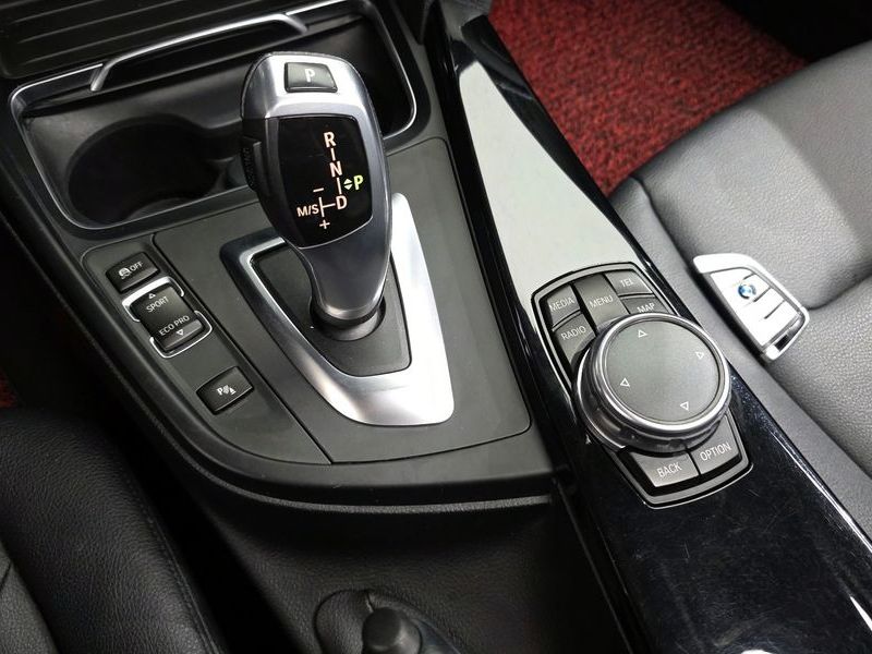 2016 BMW 3 Series 320d photo 9