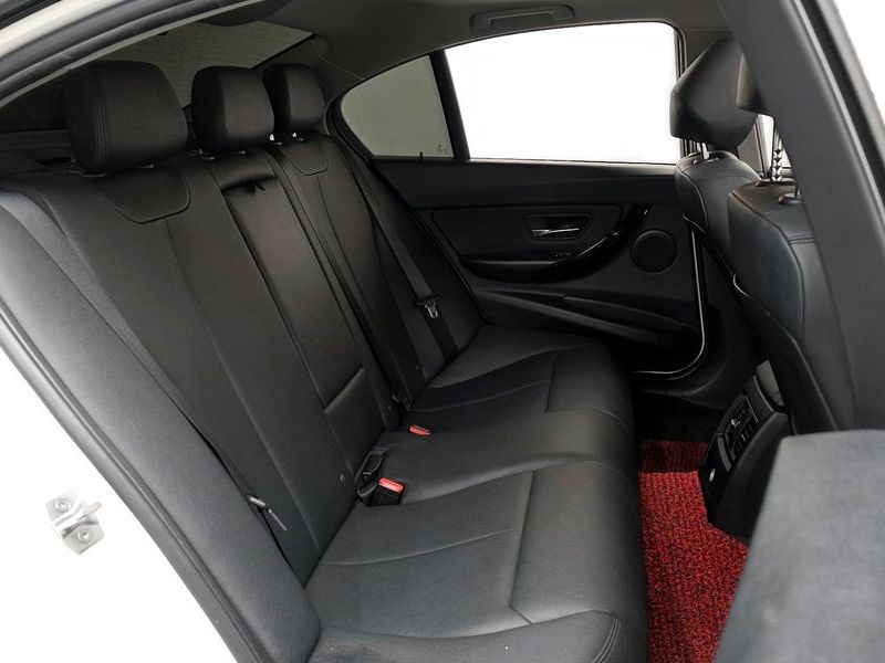 2016 BMW 3 Series 320d photo 11