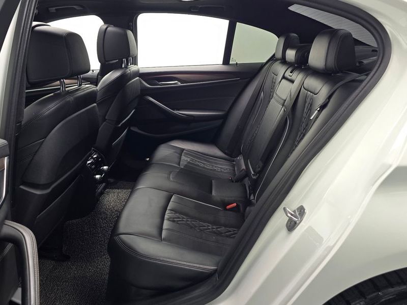2017 BMW 5 Series 520d M Sport Package Plus photo 12
