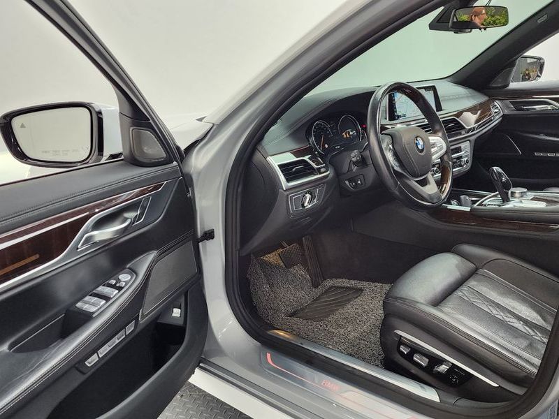 2016 BMW 7 Series 730Ld xDrive photo 10