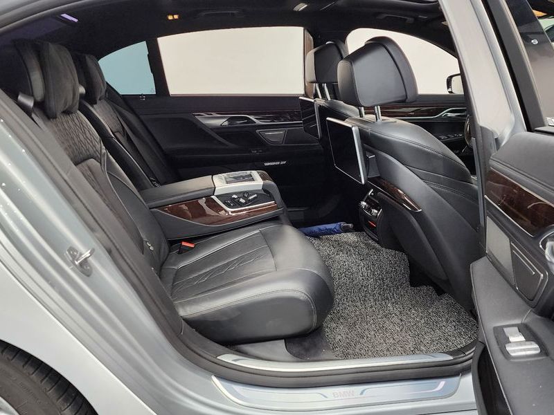 2016 BMW 7 Series 730Ld xDrive photo 11