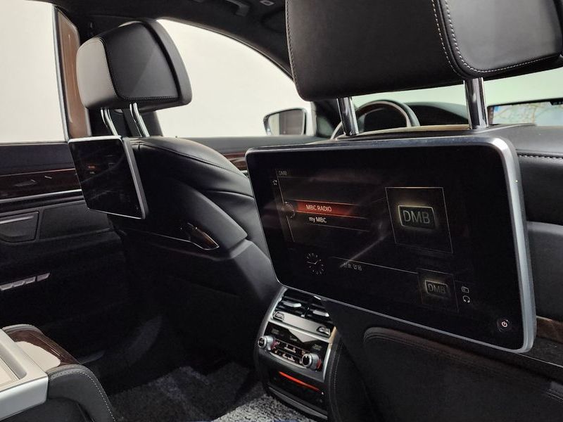 2016 BMW 7 Series 730Ld xDrive photo 19