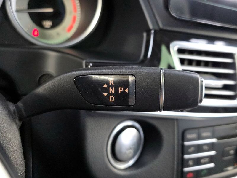 2016 Mercedes-Benz E-Class E220 Bluetec Avantgarde photo 9