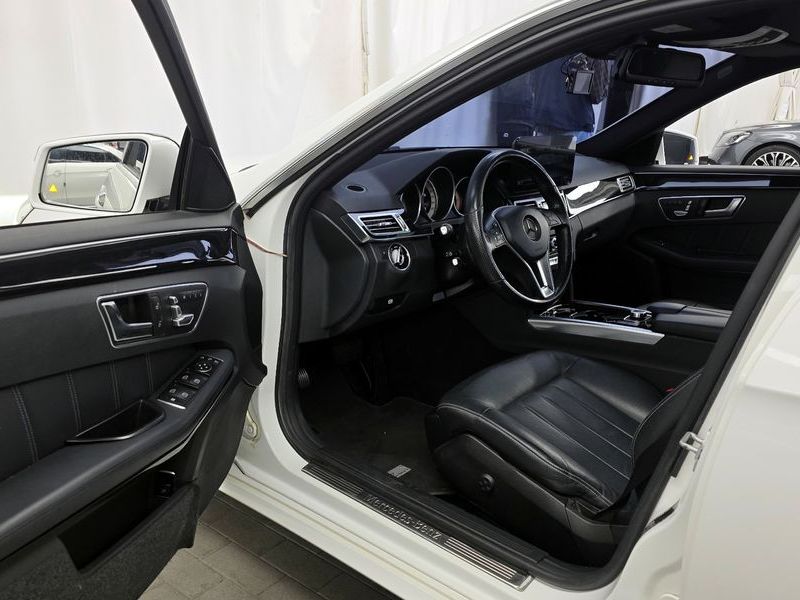 2016 Mercedes-Benz E-Class E220 Bluetec Avantgarde photo 10