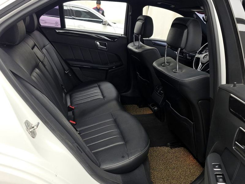 2016 Mercedes-Benz E-Class E220 Bluetec Avantgarde photo 12