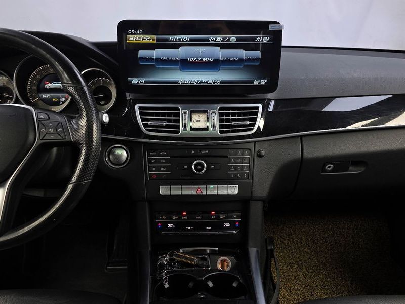 2016 Mercedes-Benz E-Class E220 Bluetec Avantgarde photo 14