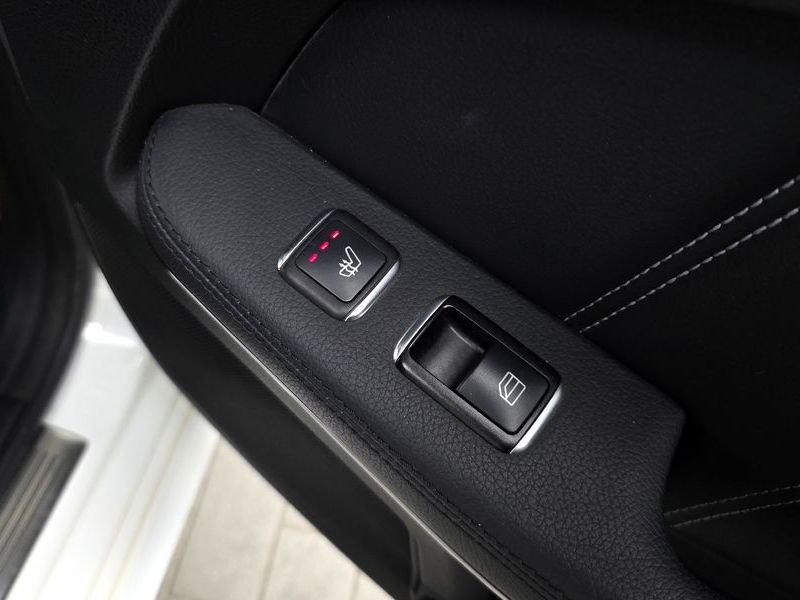 2016 Mercedes-Benz E-Class E220 Bluetec Avantgarde photo 19