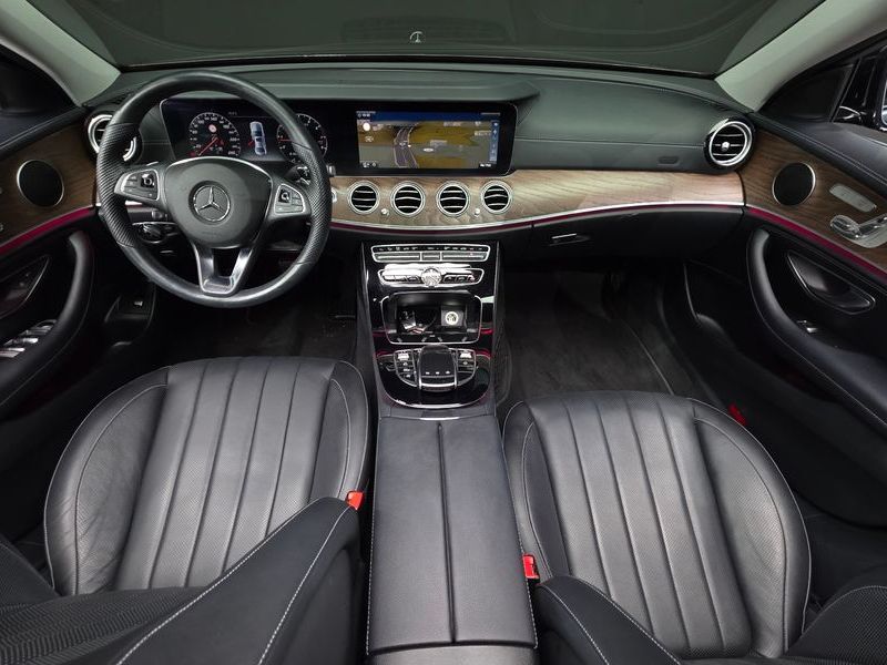 2017 Mercedes-Benz E-Class E300 4MATIC Exclusive photo 7