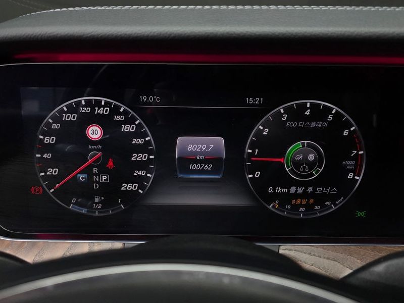 2017 Mercedes-Benz E-Class E300 4MATIC Exclusive photo 8