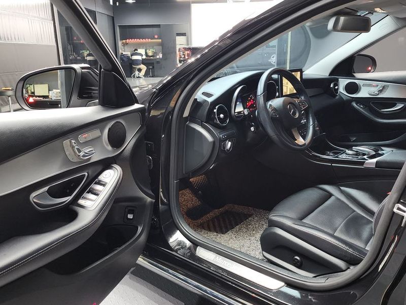 2017 Mercedes-Benz C-Class C200 Avantgarde photo 10