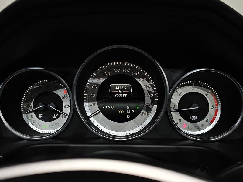 2015 Mercedes-Benz E-Class E220 Bluetec Avantgarde Sport photo 8