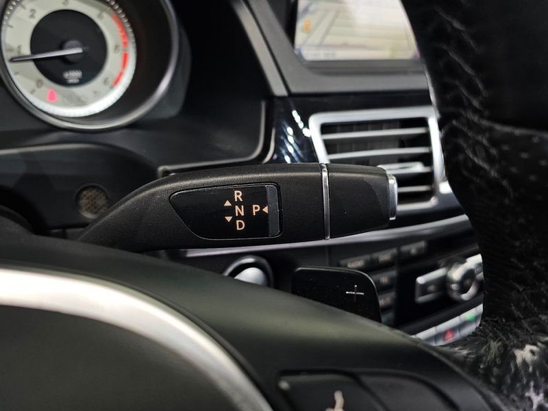 2015 Mercedes-Benz E-Class E220 Bluetec Avantgarde Sport photo 9