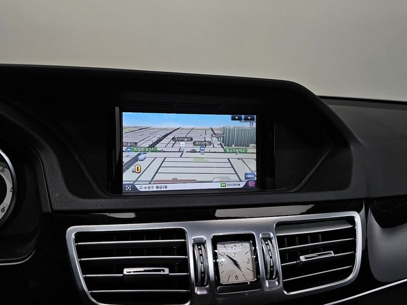 2015 Mercedes-Benz E-Class E220 Bluetec Avantgarde Sport photo 15