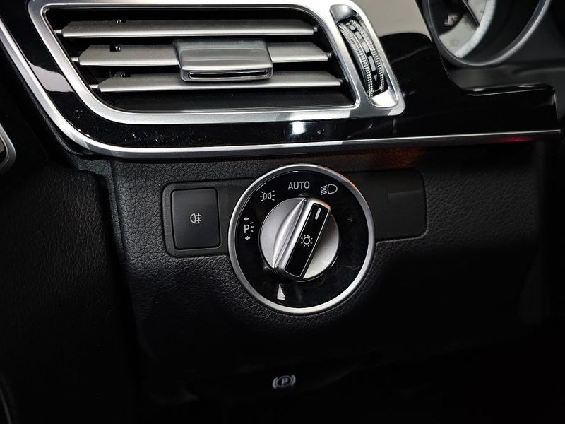 2015 Mercedes-Benz E-Class E220 Bluetec Avantgarde Sport photo 19