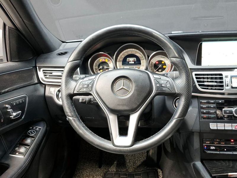 2015 Mercedes-Benz E-Class E300 4MATIC Avantgarde photo 12