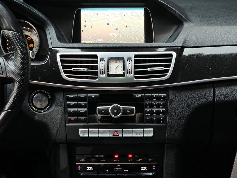 2015 Mercedes-Benz E-Class E300 4MATIC Avantgarde photo 13