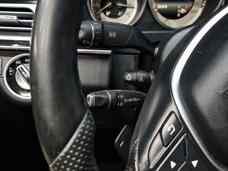 2015 Mercedes-Benz E-Class E300 4MATIC Avantgarde photo 17