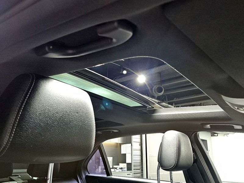 2015 Mercedes-Benz E-Class E300 4MATIC Avantgarde photo 18