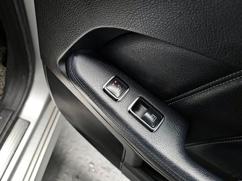 2015 Mercedes-Benz E-Class E300 4MATIC Avantgarde photo 19