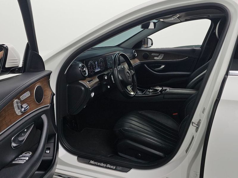 2017 Mercedes-Benz E-Class E300 4MATIC Exclusive photo 10