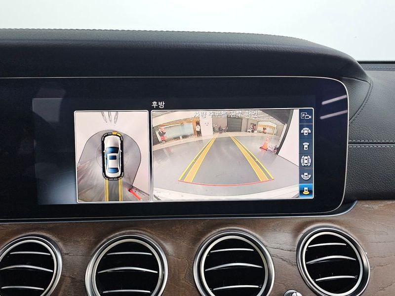 2017 Mercedes-Benz E-Class E300 4MATIC Exclusive photo 13