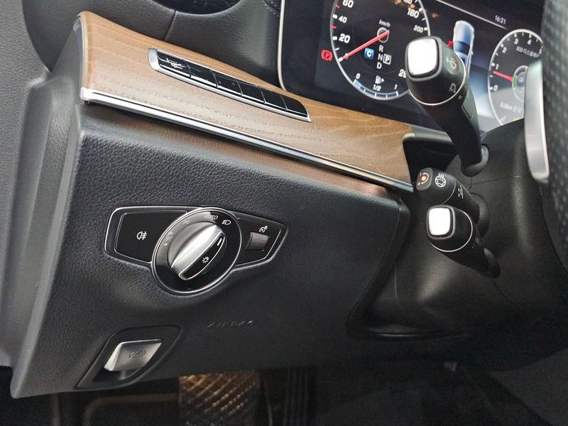 2017 Mercedes-Benz E-Class E300 4MATIC Exclusive photo 16
