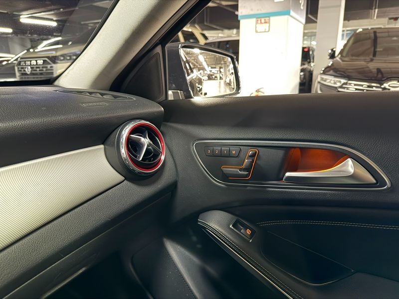 2015 Mercedes-Benz A-Class GLA200 CDI photo 17
