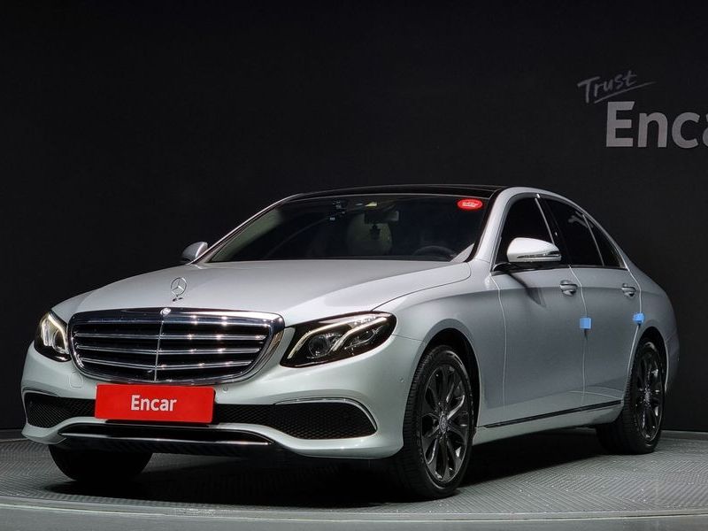 2017 Mercedes-Benz E-Class E300 Exclusive photo 1