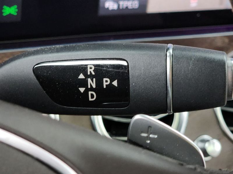 2017 Mercedes-Benz E-Class E300 Exclusive photo 9
