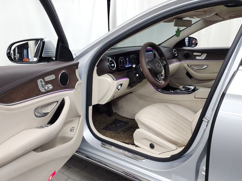 2017 Mercedes-Benz E-Class E300 Exclusive photo 10