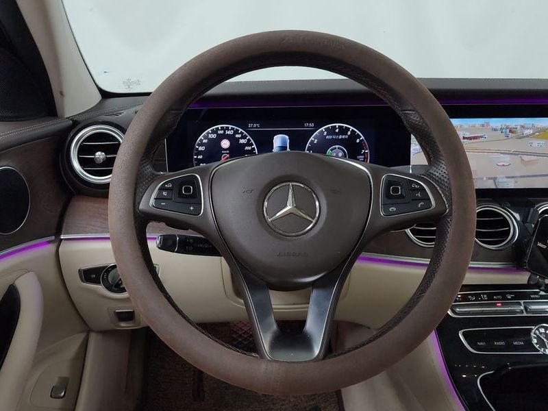 2017 Mercedes-Benz E-Class E300 Exclusive photo 13