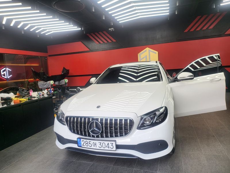 2017 Mercedes-Benz E-Class E220d 4MATIC Avantgarde photo 1