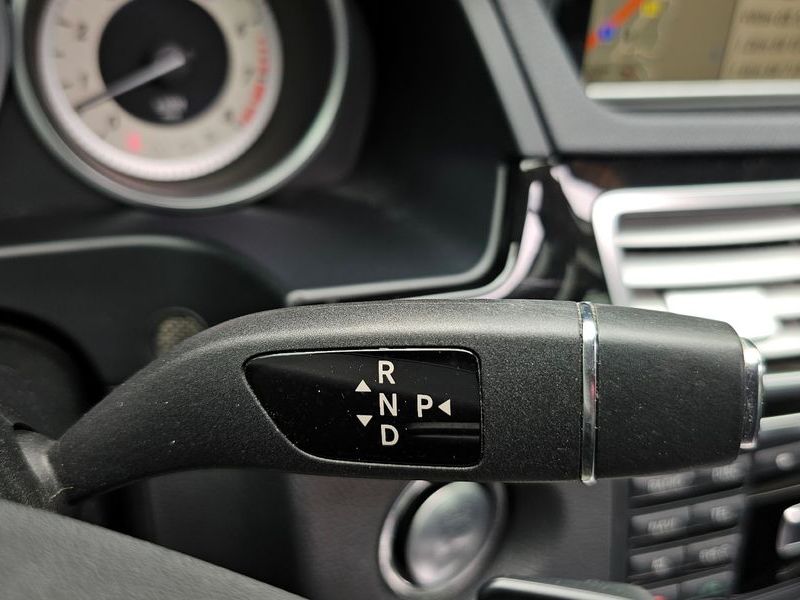 2015 Mercedes-Benz E-Class E300 Avangard photo 9